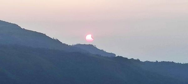 बैलाडीला की पहाडिय़ों के ऊपर से सूर्य ग्रहण का अद्भुत नजारा देखा