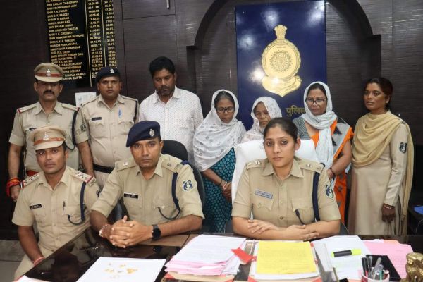सराफा दुकान में उठाईगिरी, महाराष्ट्र की 3 महिलाएं सहित 4 गिरफ्तार