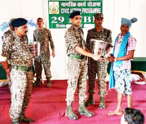 29वीं वाहिनी, आईटीबीपी का सिविक एक्शन प्रोग्राम, ग्रामीणों को बर्तन वितरित
