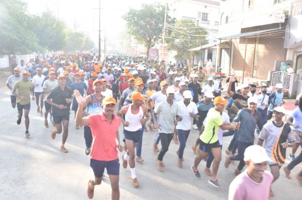 राष्ट्रीय एकता दिवस पर दौड़े सैकड़ों, शहीद जवानों को किया याद