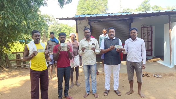 ग्रामीण क्षेत्रों में 500 के जाली नोट मिले, शिकायत करने ग्रामीण पहुंचे थाना