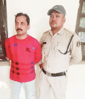 छात्र की पिटाई करने वाला फरार शिक्षक बिलासपुर से गिरफ्तार