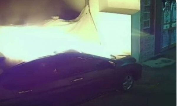 अज्ञात शरारती तत्वों ने कांग्रेसी नेता की कार में लगाई आग,  सीसीटीवी में कैद हुई घटना