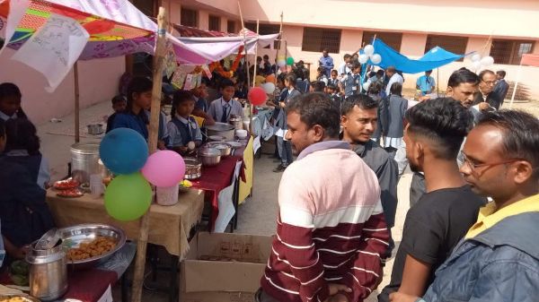 स्वामी आत्मानंद अंग्रेजी विद्यालय धौरपुर में बाल मेला 