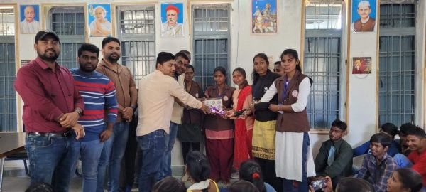 भाजयुमो अध्यक्ष के प्रयास से शंकरगढ़ महाविद्यालय की छात्राएं नेशनल फुटबॉल खेलने ओडिशा पहुंचीं और उपविजेता रहीं