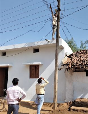 ग्रामीण क्षेत्र के 114 बकायेदारों के काटे कनेक्शन