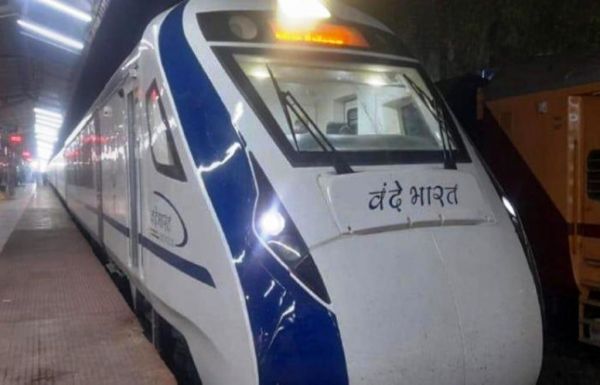 देर रात पहुंची वंदे भारत ट्रेन, 11 से चलेगी बिलासपुर, नागपुर के बीच