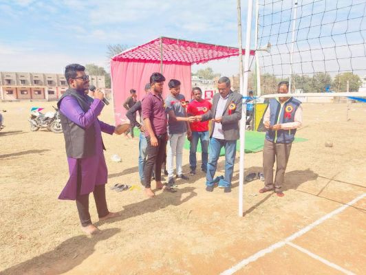 लखनपुर में जिला स्तरीय वॉलीबॉल स्पर्धा शुरू