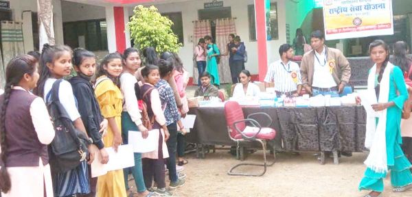 विवेकानंद कॉलेज में नि:शुल्क स्वास्थ्य शिविर आयोजित