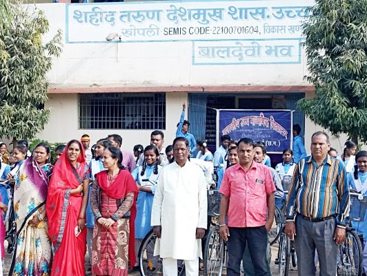 49 छात्राओं को मिली सायकिल