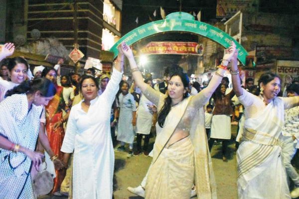 पंथी नृत्य के साथ घासीदास जयंती पर निकाली शोभायात्रा