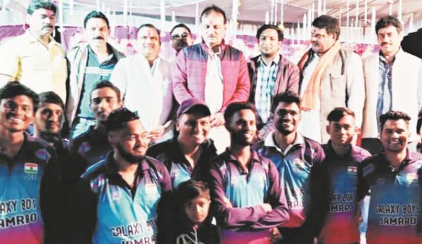 भाजपा नेताओं ने किया क्रिकेट प्रतियोगिता का शुभारंभ