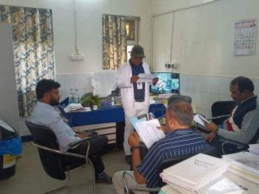 माकड़ी सामुदायिक स्वास्थ्य केंद्र में  रायपुर से पहुंची टीम, निरीक्षण 