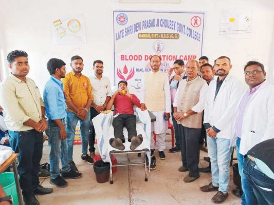 गंडई कॉलेज में रक्तदान शिविर आयोजित, छात्र-छात्राओं ने लिया रक्तदान करने का संकल्प