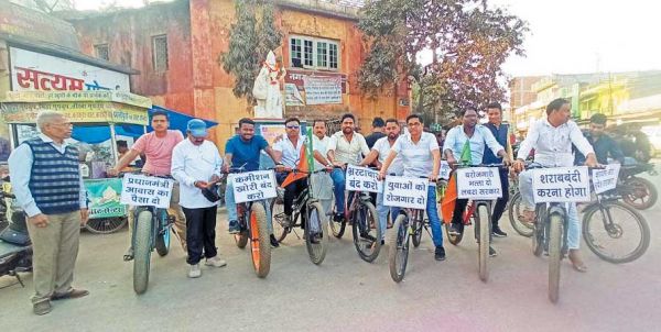 युवा मोर्चा ने भ्रष्टाचार के खिलाफ निकाली साइकिल रैली