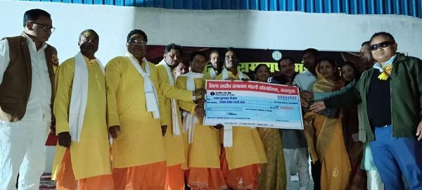 जिला स्तरीय रामायण स्पर्धा में लुण्ड्रा ब्लॉक की टीम ने मारी बाजी
