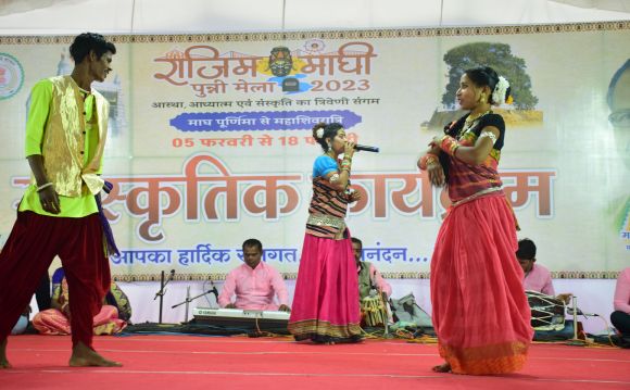 सुआ नृत्य से दमका नदी का सांस्कृतिक मंच