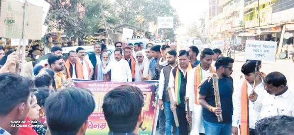 भाजपा नेताओं की हत्या के विरोध में युवा मोर्चा की मशाल रैली