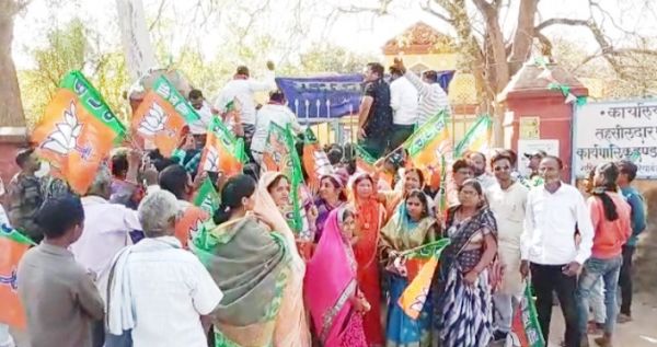 मोर आवास मोर अधिकार के तहत भाजपा ने निकाली जन आक्रोश रैली, ज्ञापन सौंपा