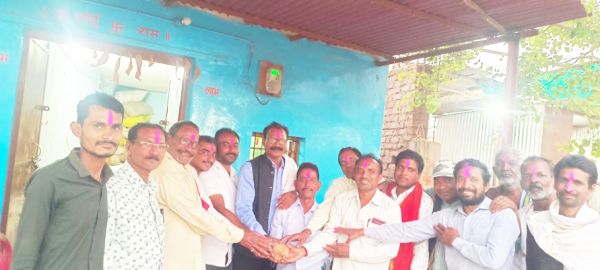 राजिम मेला में भोग भंडारा के सफल आयोजन पर सामाजिक लोगों का सम्मान किया