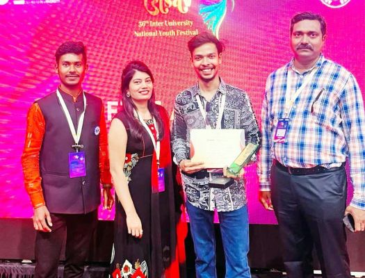 हेमचंद यादव विवि की टीम के छात्र आदित्य ने बंगलुरू में आयोजित नेशनल यूथ फेस्टिवल में जीता स्वर्ण पदक
