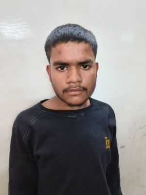फोन पर बात कर रहे राहगीर की बाइक  लूट कर फरार हुआ युवक गिरफ्तार
