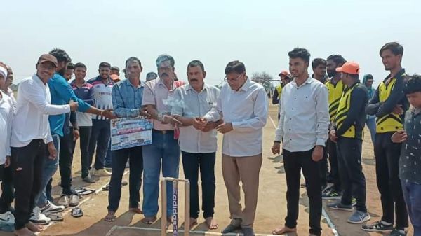 दावनबोड में राज्य स्तरीय क्रिकेट का शुभारंभ