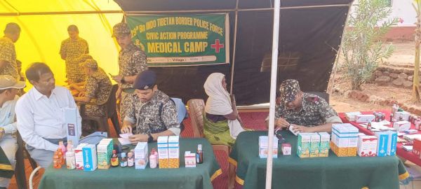 सिविक एक्शन कार्यक्रम, ग्रामीणों की स्वास्थ्य जांच, दवाइयां वितरित