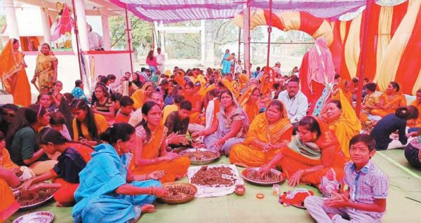 शिव महापुराण यज्ञ सप्ताह के 5वें दिन पार्थिव शिवलिंग निर्माण का आयोजन