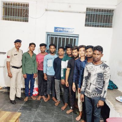 रामनवमी शोभायात्रा में डीजे की धुन पर नाचने को लेकर चाकू मारा, 3 युवक जख्मी