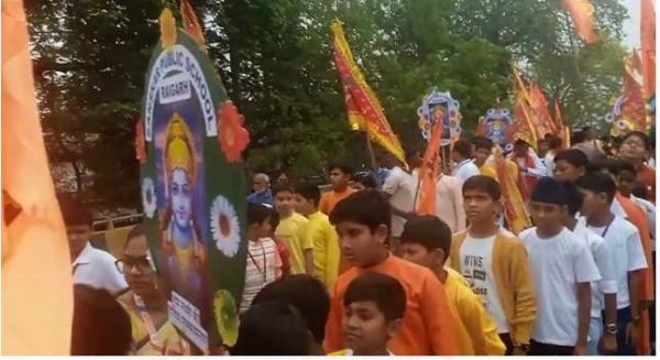 स्कूली बच्चों ने निकाली  श्रीराम की शोभायात्रा