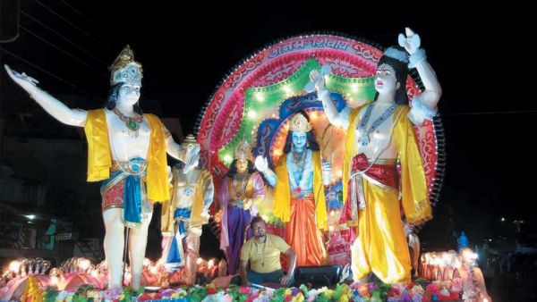 रामनवमी महोत्सव पर विशाल शोभायात्रा