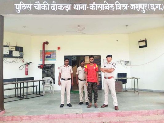 चोरों ने शिक्षा की मंदिर में की चोरी, दो आरोपी समेत नाबालिग गिरफ्तार