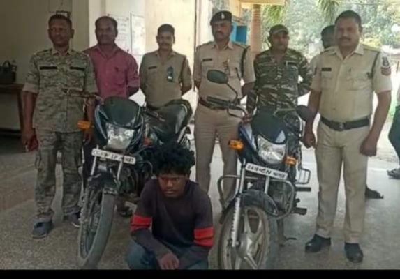 चोरी की दो मोटरसाइकिल संग एक गिरफ्तार
