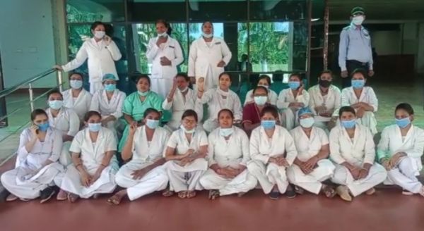 काम के बोझ से परेशान नांदगांव मेडिकल कॉलेज की स्टॉफ नर्स  एक दिनी हड़ताल पर