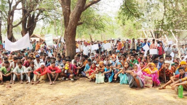 सुकमा- बीजापुर जि़ले की सीमा पर कथित ड्रोन हमले के विरोध में सैकड़ों ग्रामीणों ने निकाली रैली