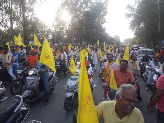 परशुराम जयंती पर ब्राह्मण समाज ने निकाली शोभायात्रा