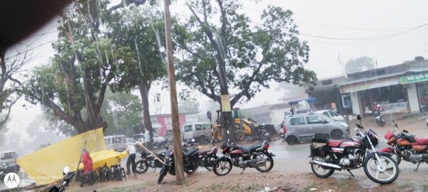 मैनपुर में हुई मूसलाधार बारिश