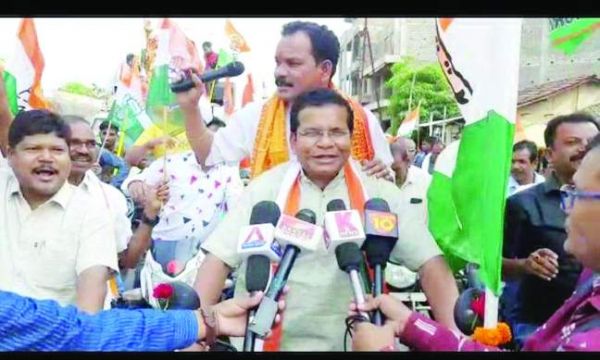 कर्नाटक विस चुनाव में कांग्रेस की जीत, निकाला विजय जुलूस