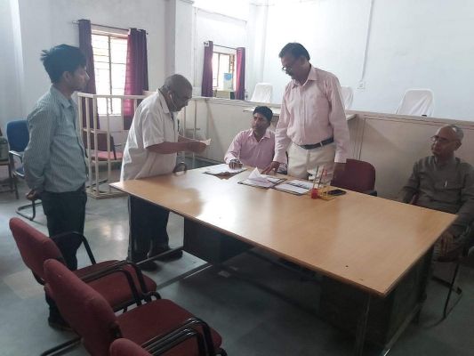 मुख्य निर्वाचन पदाधिकारी ने जिले के  विभिन्न मतदान केंद्रों का किया निरीक्षण