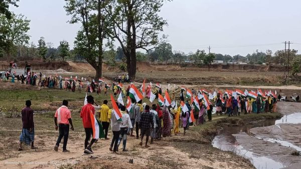 हसदेव अरण्य की कोयला खदानें निरस्त करने की मांग पर आदिवासियों ने निकाली रैली