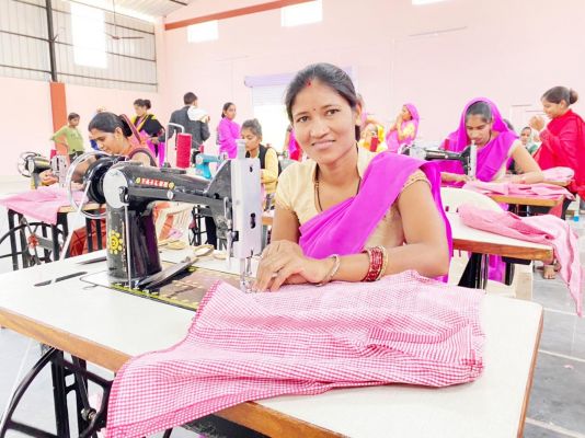 रीपा के माध्यम से ग्रामीण महिलाओं को मिल रहा रोजगार, आत्मनिर्भरता की हो रहीं अग्रसर