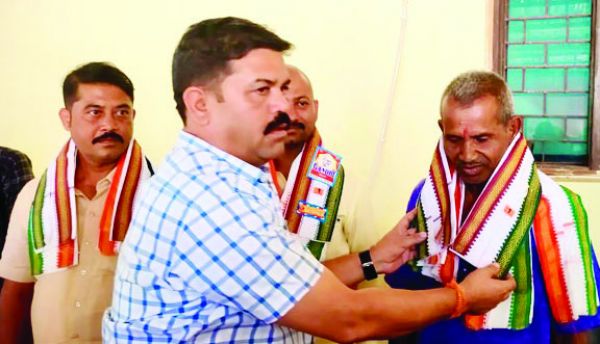 प्रदेश प्रभारी माथुर के आने से पहले दर्जनभर भाजपा कार्यकर्ताओं ने छोड़ी पार्टी