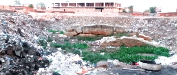 मठपुरैना की खाली गिट्टी खदानें पाटकर हो रही प्लाटिंग पर कलेक्टर की रोक 