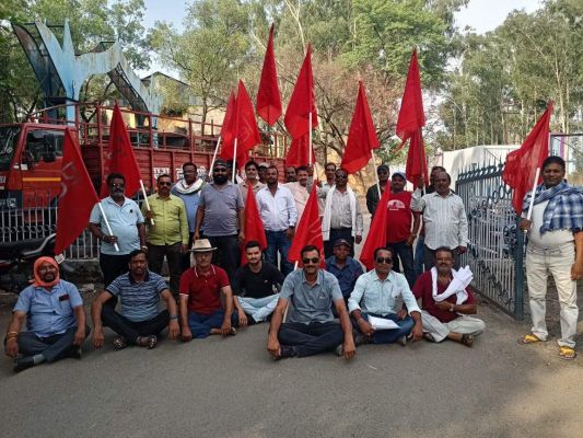 एटक का आंदोलन का दूसरा दिन, बिश्रामपुर आमगांव सहक्षेत्र कार्यालय के सामने धरना-प्रदर्शन व नारेबाजी