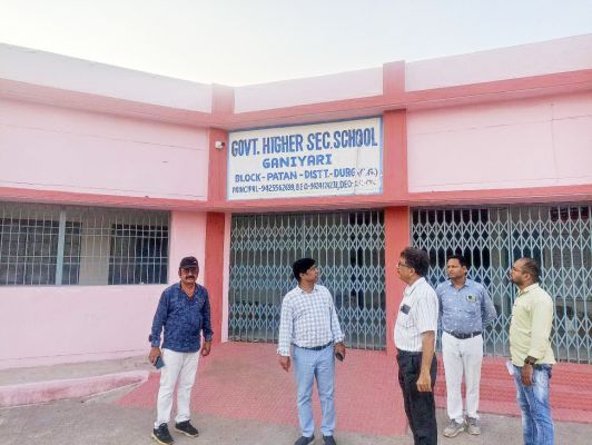 मुख्यमंत्री स्कूल जतन योजना का कार्य देखने आयुक्त ने किया भिलाई-चरोदा के स्कूलों का निरीक्षण
