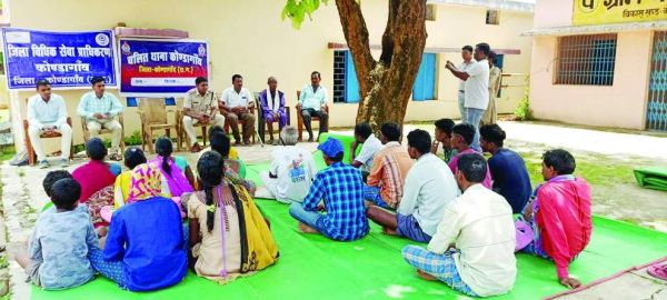 संबलपुर में चलित थाना, ग्रामीणों को किया जागरूक 