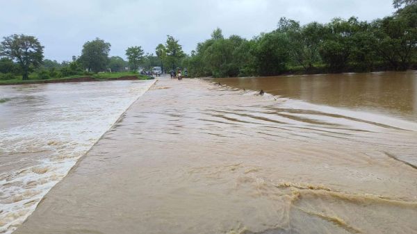 बीजापुर में भारी बारिश, नदी-नाले उफान पर 