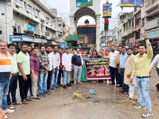 मणिपुर घटना पर आक्रोश, युकां व महिला कांग्रेस ने पीएम का पुतला फूंका