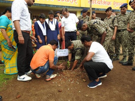 आईटीबीपी ने शंकरपुर स्कूल में किया पौधरोपण